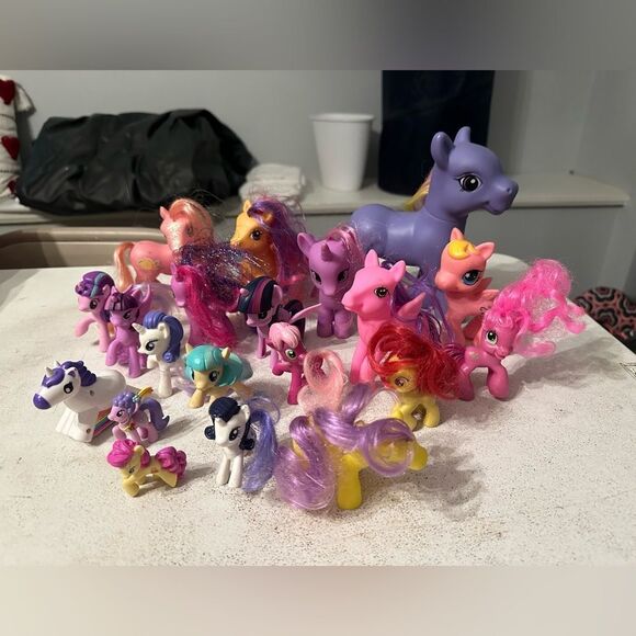 20 My Little Pony's - Picture 1 of 4